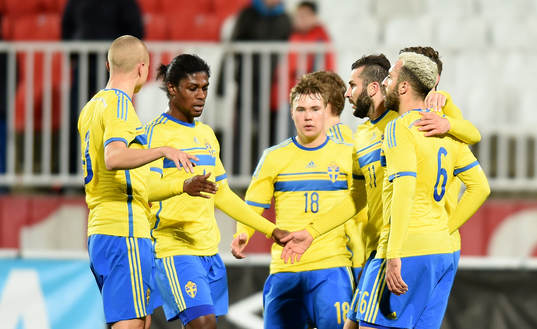 Sveriges Mikael Ishak jublar