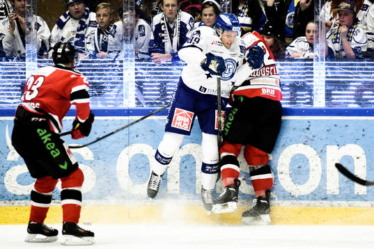 Leksands David Åslin och Malmö Redhawks Jeremias Augustin