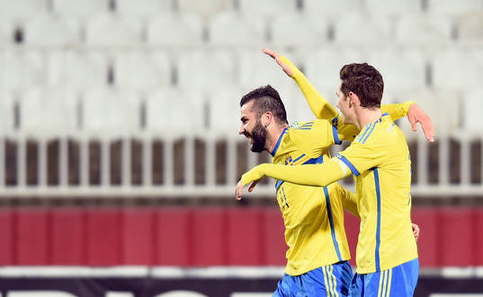 Sveriges Mikael Ishak jublar