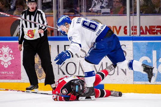 Leksands Johan Ryno krockar med Malmö Redhawks Nicklas