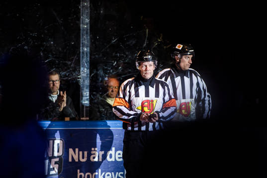 Matchens domare Thomas Andersson uppmärksammas för sin