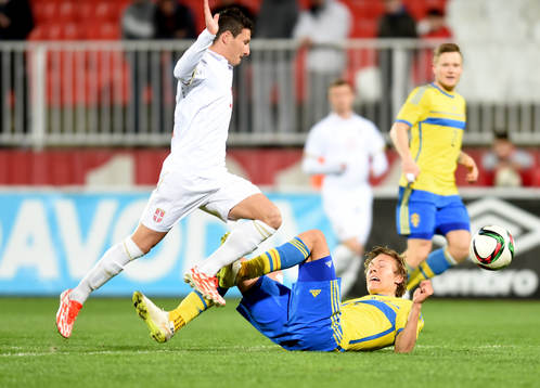 Sveriges Ludwig Augustinsson och Serbiens Slavoljub Srnic