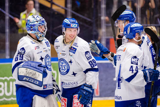 Leksands David Åslin ,m, jublar