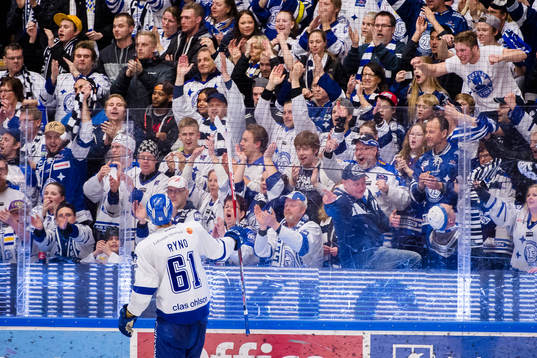 Leksands Johan Ryno jublar med publiken