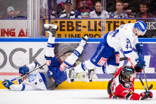Leksands Daniel Josefsson och Mattias Guter faller