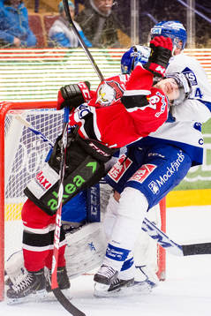 Malmö Redhawks Nicklas Jadeland faller