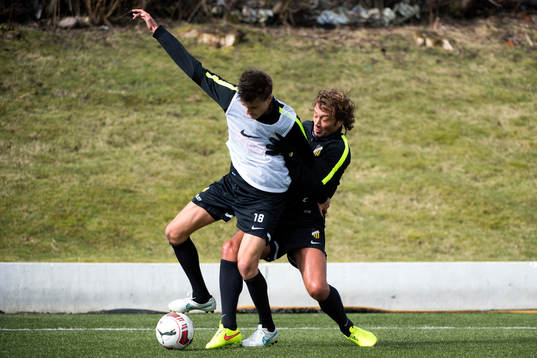 Alexander Jeremejeff i närkamp Diego Lugano