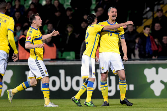 Sveriges Zlatan Ibrahimovic jublar