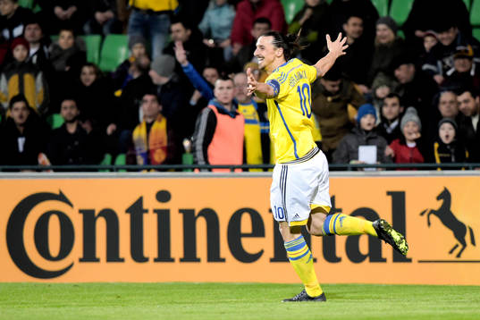 Sveriges Zlatan Ibrahimovic jublar