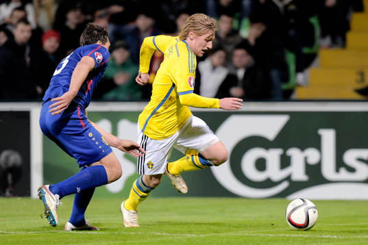 Sveriges Emil Forsberg och Moldaviens Alexandru Gatcan