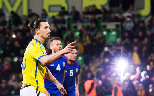 Sveriges Zlatan Ibrahimovic jublar