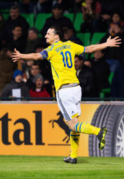 Sveriges Zlatan Ibrahimovic jublar
