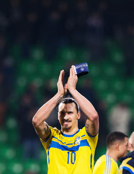 Sveriges Zlatan Ibrahimovic tackar publiken