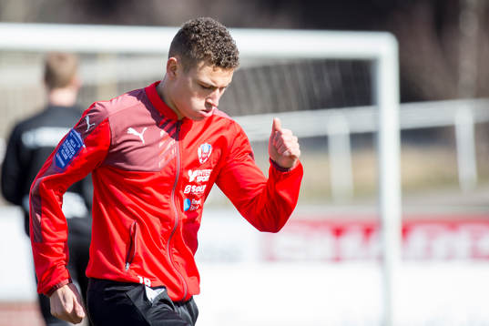 Helsingborgs Jordan Larsson värmer upp
