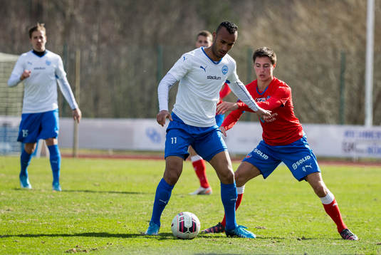Värnamos Issam Jebali jagas av Helsingborgs Fredrik Widlund