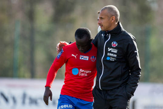 Helsingborgs manager Henrik Larsson kramar om Emmanuel