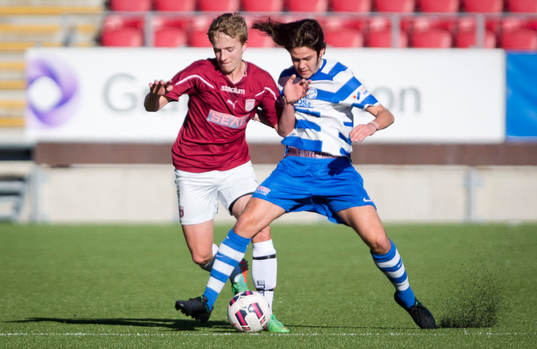 Qviding FIF U16 (i rött) mot Samuel Sazo Rundberg, IFK