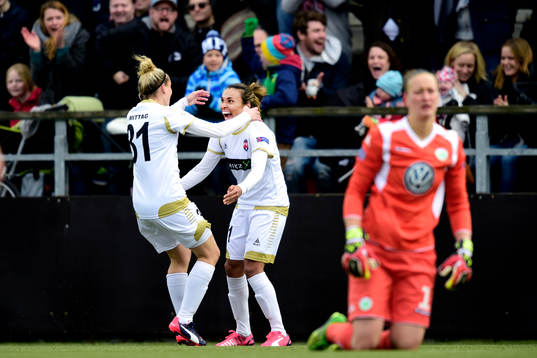 Rosengårds Anja Mittag firar med Marta Viera Da Silva