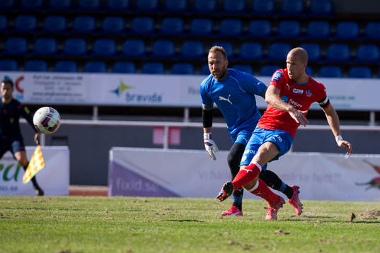 Helsingborgs Mattias Lindström skjuter 3-0 målet,