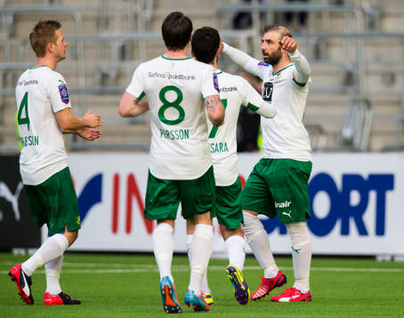 Hammarbys Kennedy Bakircioglu (h) firar 2-2 målet på
