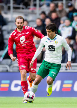 Hammarbys Lars Fuhre jagas av Brann Vadim Demidov