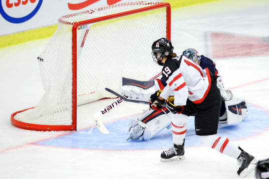 Kanadas Brianne Jenner gör 1-1