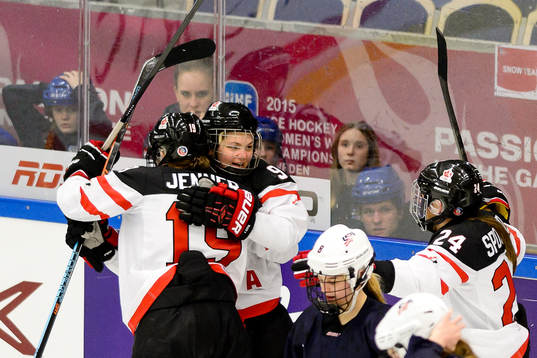 Kanadas Brianne Jenner firar Jennifer Wakefield
