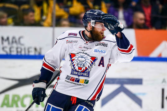 Linköpings Jonas Junland  jublar