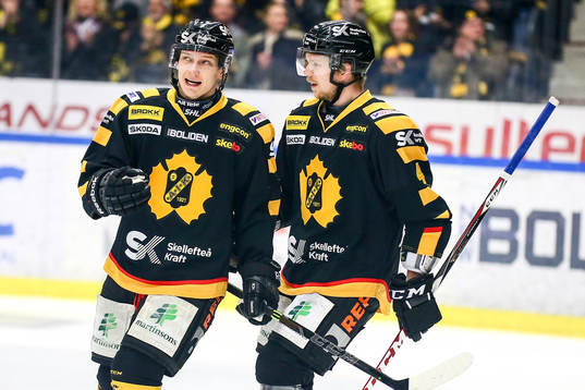 Skellefteås Patrik Zackrisson  och Tim Heed  jublar