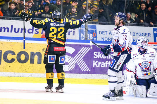 Skellefteås Janne Pesonen jublar