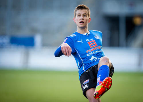 Örebro U17 (vitt) mot Halmstad U17 (blått)