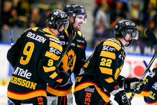 Skellefteås Axel Holmström jublar