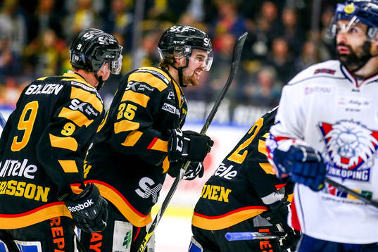 Skellefteås Axel Holmström jublar