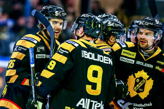Skellefteås Axel Holmström jublar