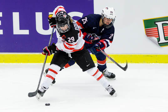 Kanadas Marie-Philip Poulin och USAs Alex Carpenter