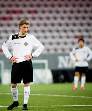 Jonathan Aronsson, Örebro U17 (vitt), deppar, mot Halmstad