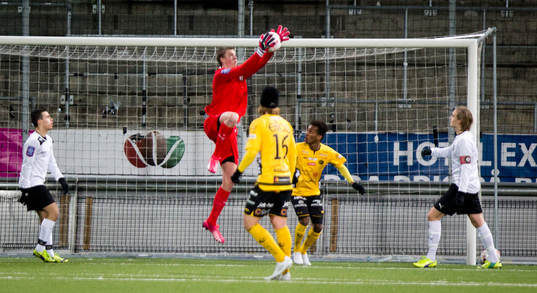 Örebro U19 (vitt) mot elfsborg U19 (gult)