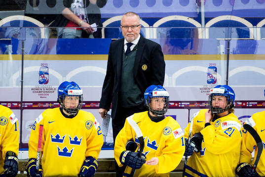 Sveriges förbundskapten Leif Boork på bänken