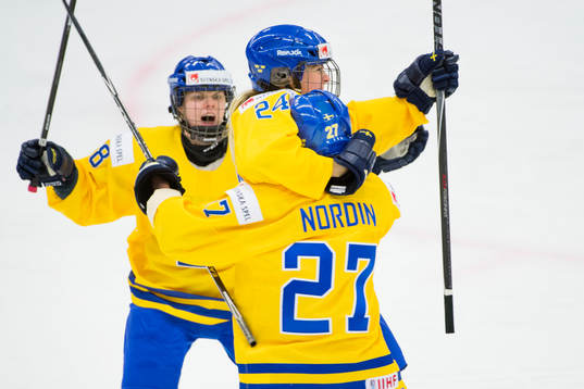 Sveriges Erika Grahm firas av Emma Nordin och Annie Svedin
