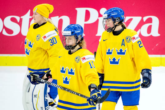 Sveriges målvakt Kim Marti'n Hasson, Emilia Andersson och