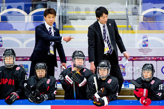 Japans tränare Yoshifumi Fujisawa och assisterande