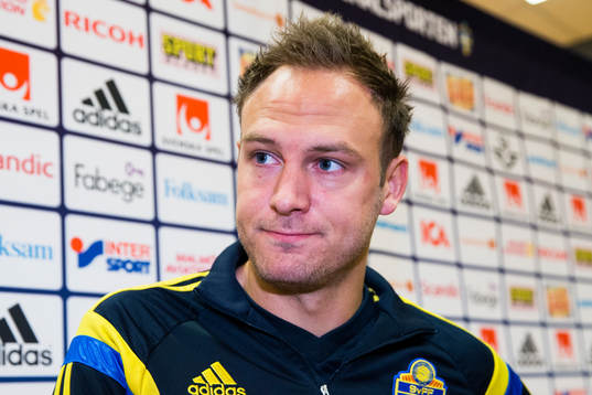 Andreas Granqvist deltar i en pressträff