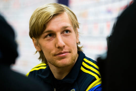Emil Forsberg deltar i en pressträff