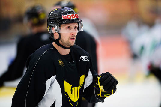 Västerås Dustin Johner värmer upp