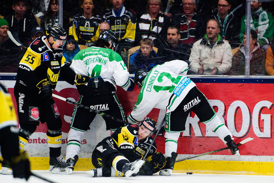 Rögles Jordan Smotherman och Jack Connolly i kamp mot