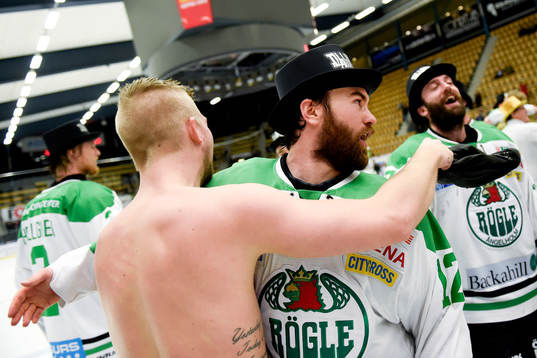 Rögles Jack Connolly jublar