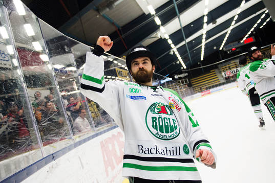 Rögles Jack Connolly jublar
