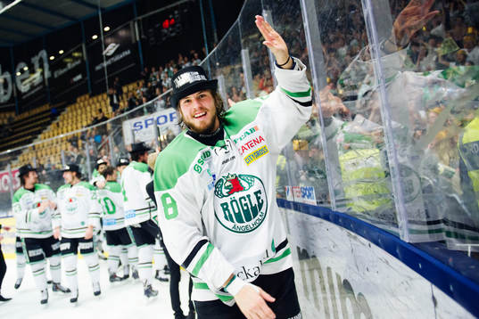Rögles Sebastian Stålberg jublar