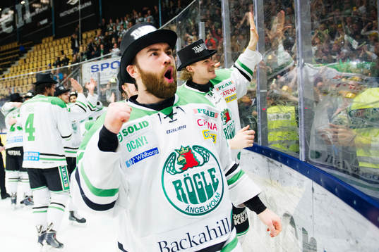 Rögles Jack Connolly och Emil Molin jublar