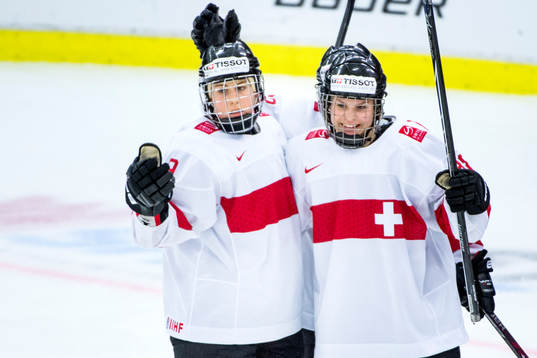 Schweiz firar Phoebe Stanz gjort 1-3